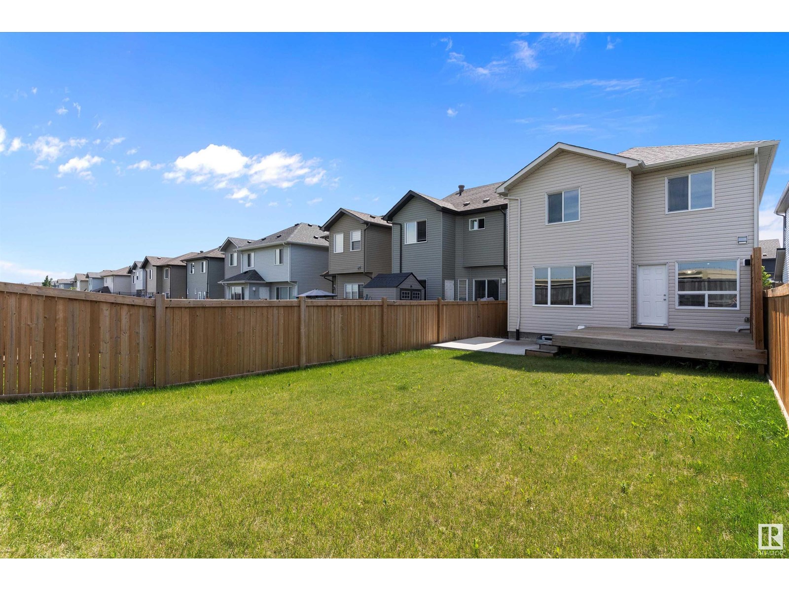 Photo 11 of 17135 38 St Nw, Edmonton AB