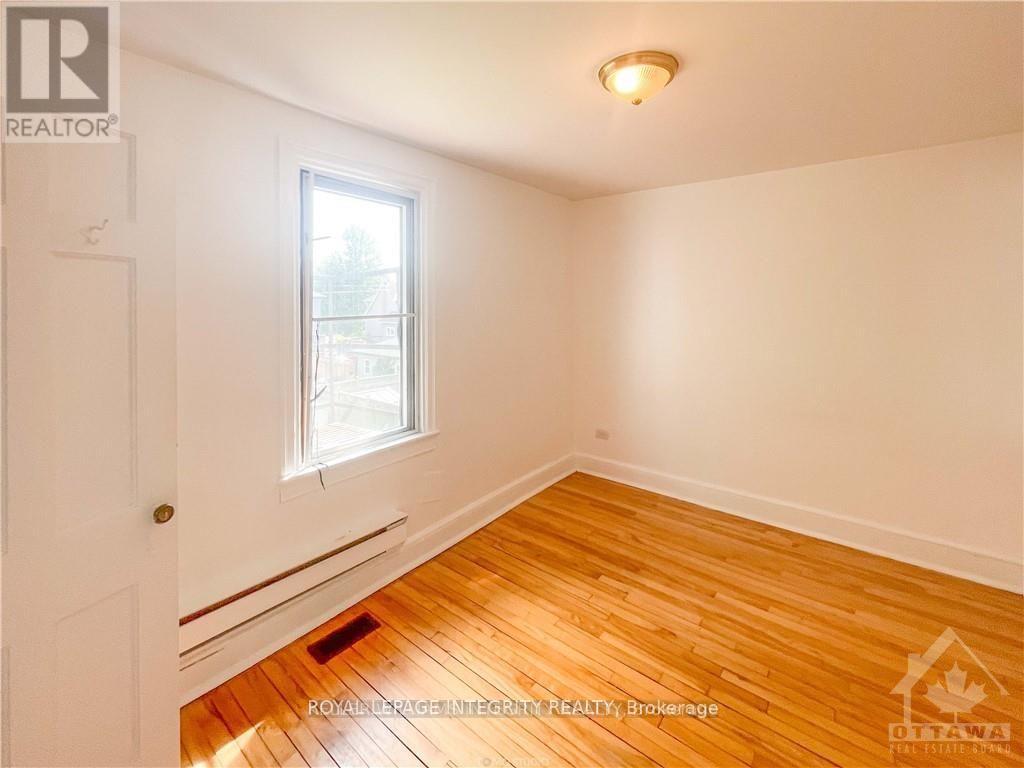Photo 13 of 3 110 Glynn Avenue, Ottawa ON