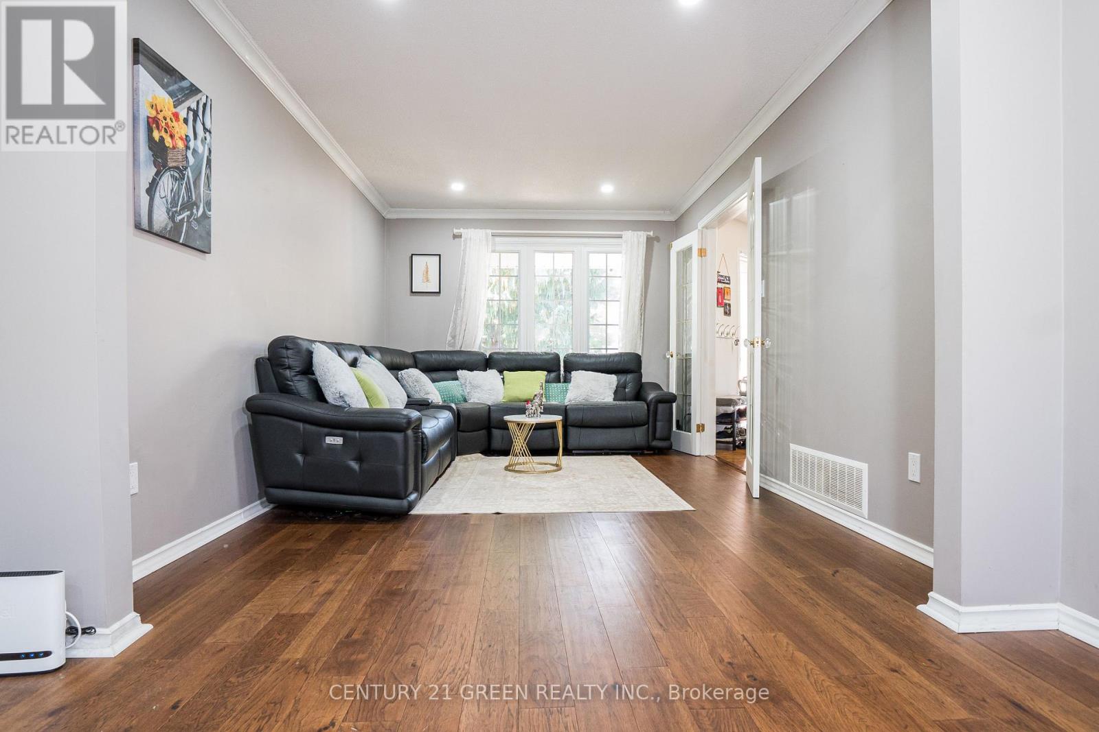 Photo 10 of 13 Alderbrook Drive, Clarington ON