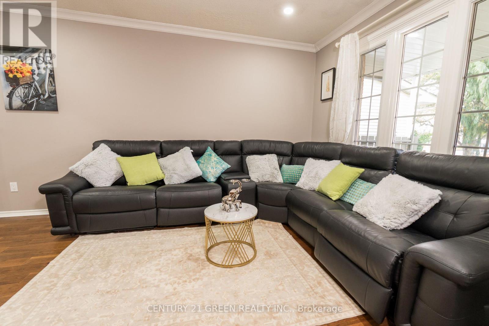 Photo 11 of 13 Alderbrook Drive, Clarington ON
