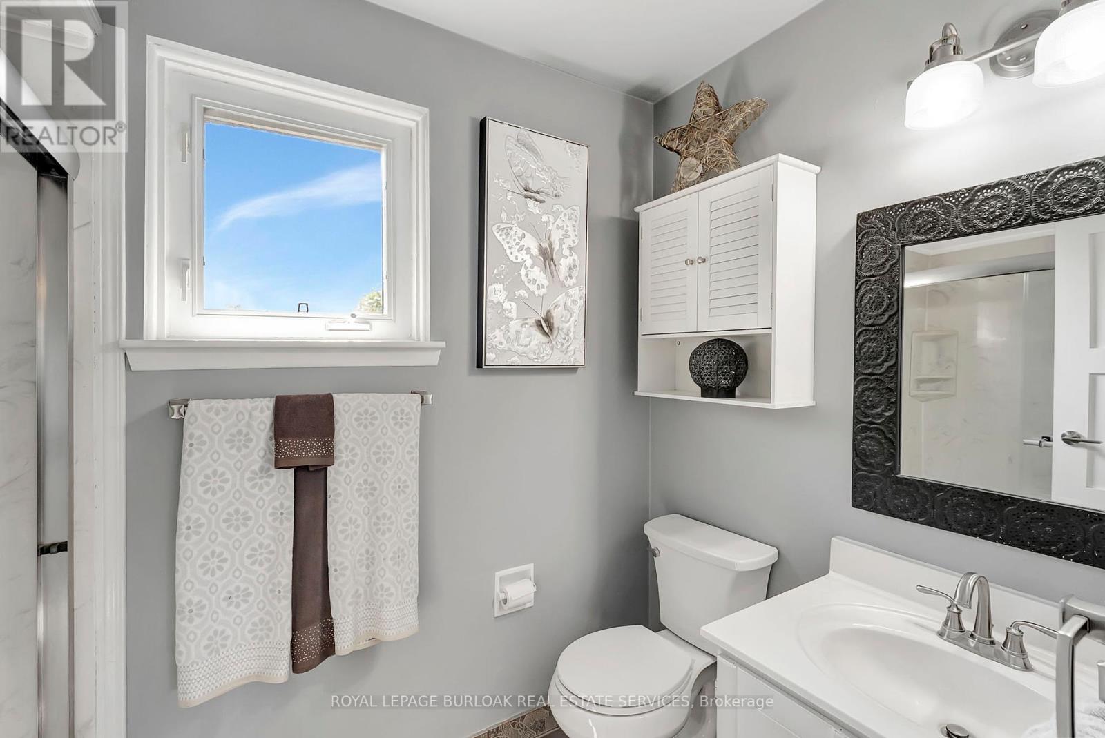 Photo 17 of 2325 Duncaster Drive, Burlington ON