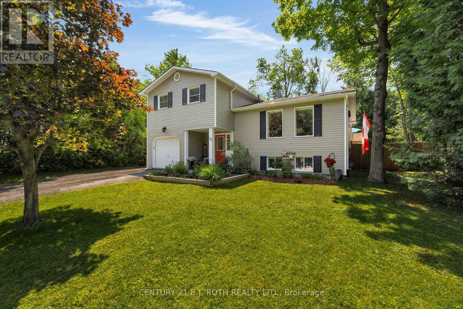 Photo 2 of 175 Segwun Boulevard, Gravenhurst ON