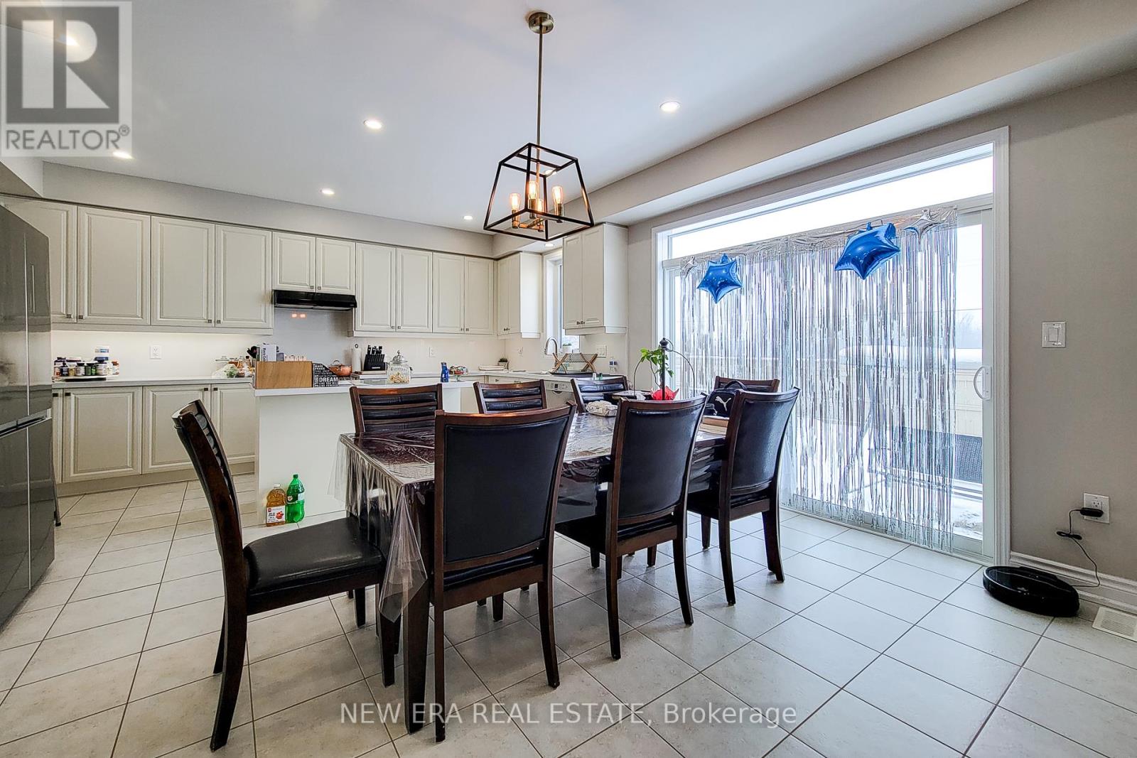 Photo 7 of 24 Esther Crescent, Thorold ON