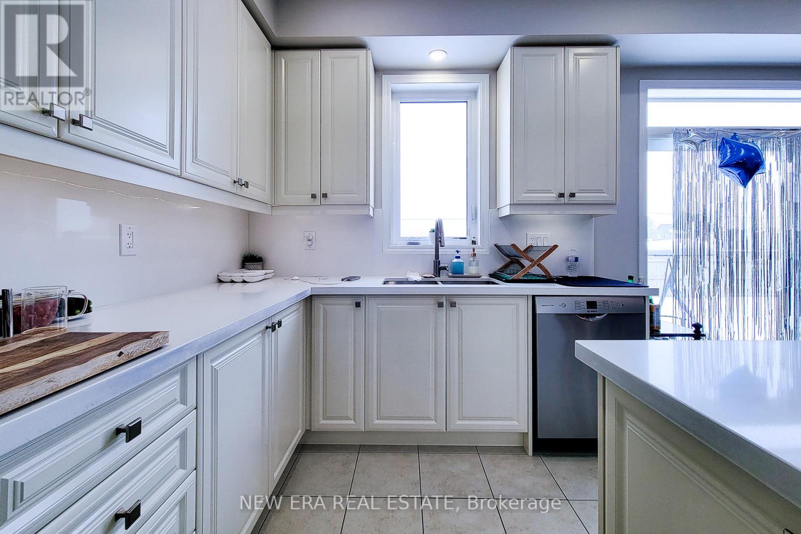 Photo 14 of 24 Esther Crescent, Thorold ON