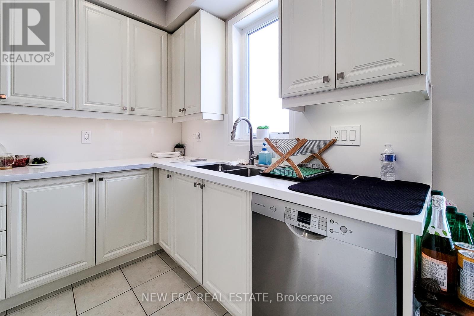 Photo 11 of 24 Esther Crescent, Thorold ON