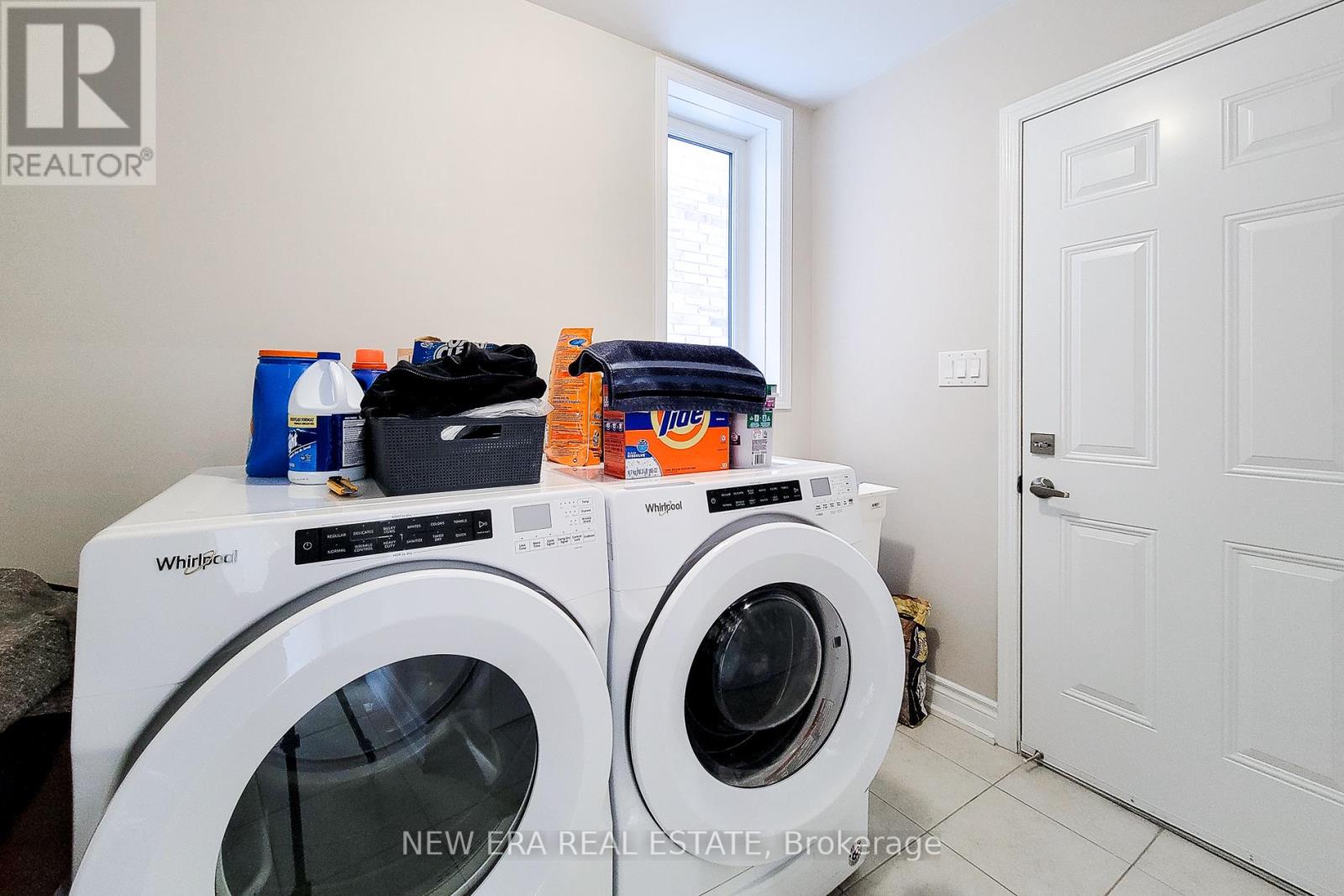 Photo 6 of 24 Esther Crescent, Thorold ON
