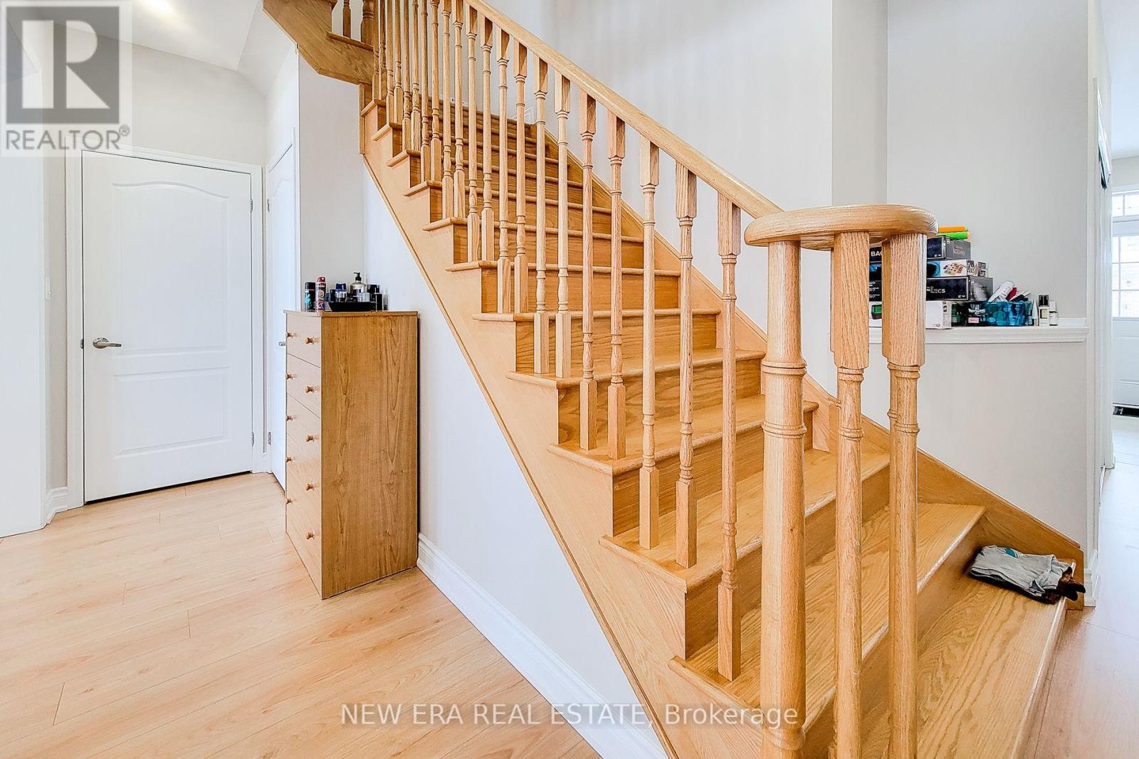Photo 29 of 24 Esther Crescent, Thorold ON