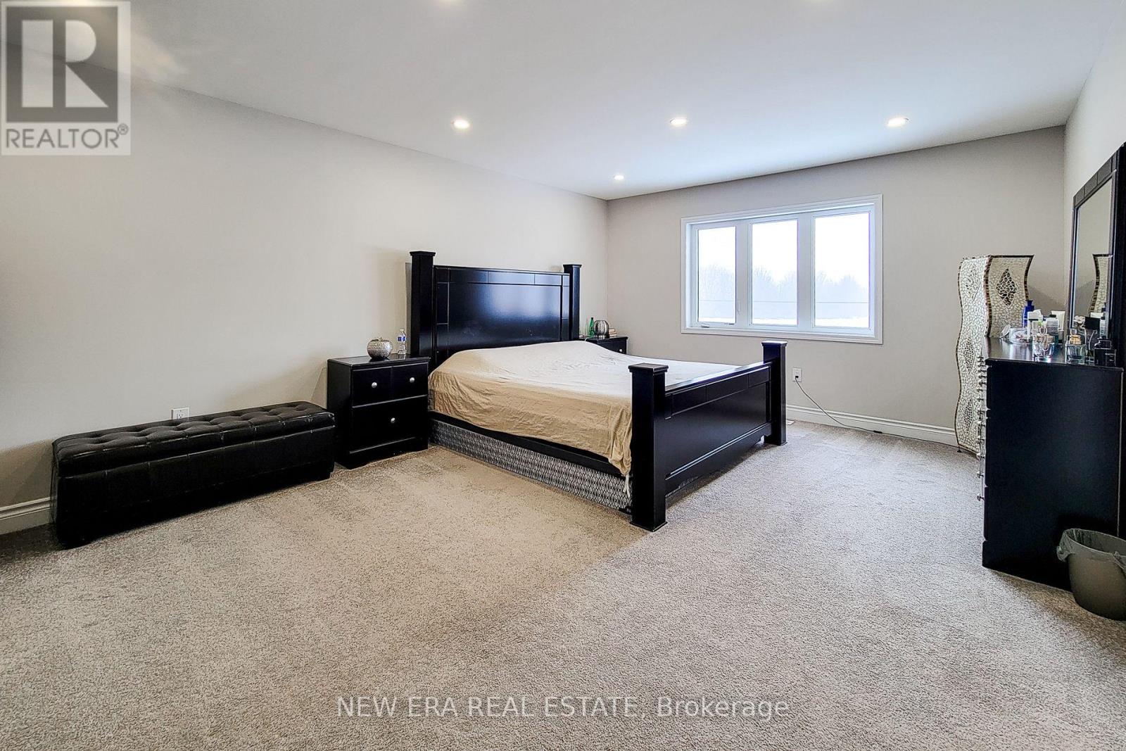 Photo 1 of 24 Esther Crescent, Thorold ON