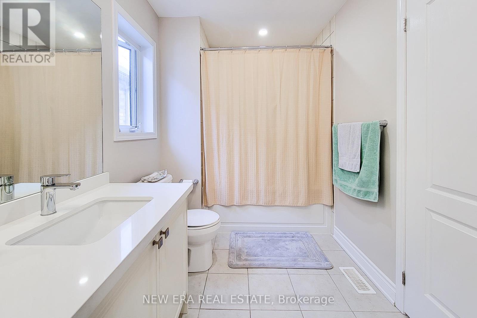 Photo 37 of 24 Esther Crescent, Thorold ON