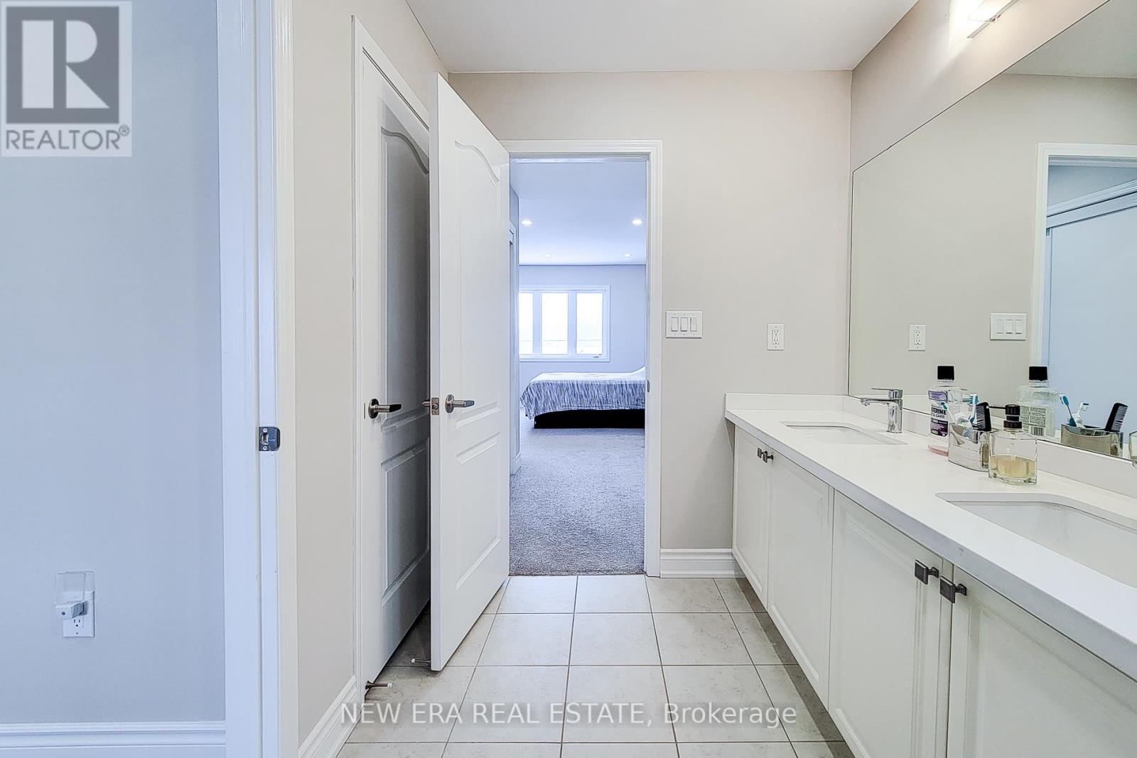 Photo 26 of 24 Esther Crescent, Thorold ON