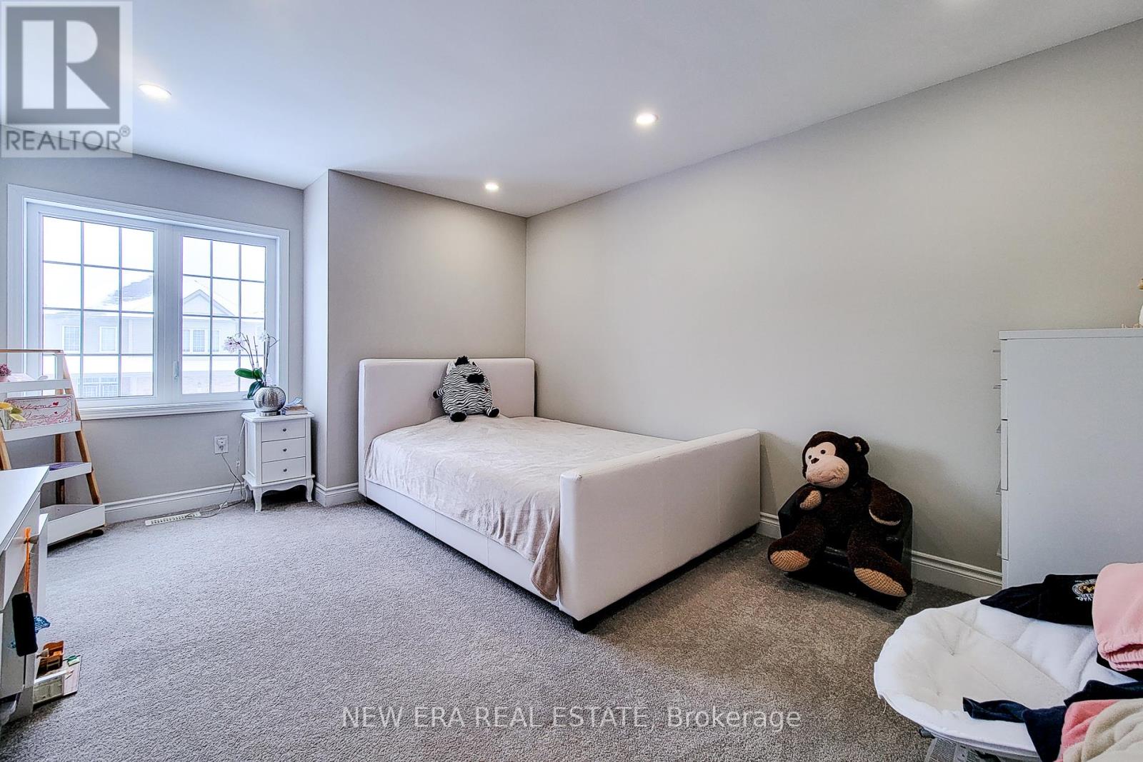 Photo 15 of 24 Esther Crescent, Thorold ON