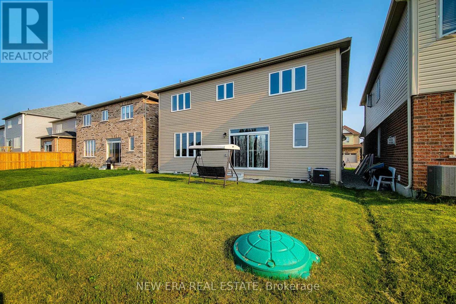 Photo 16 of 24 Esther Crescent, Thorold ON
