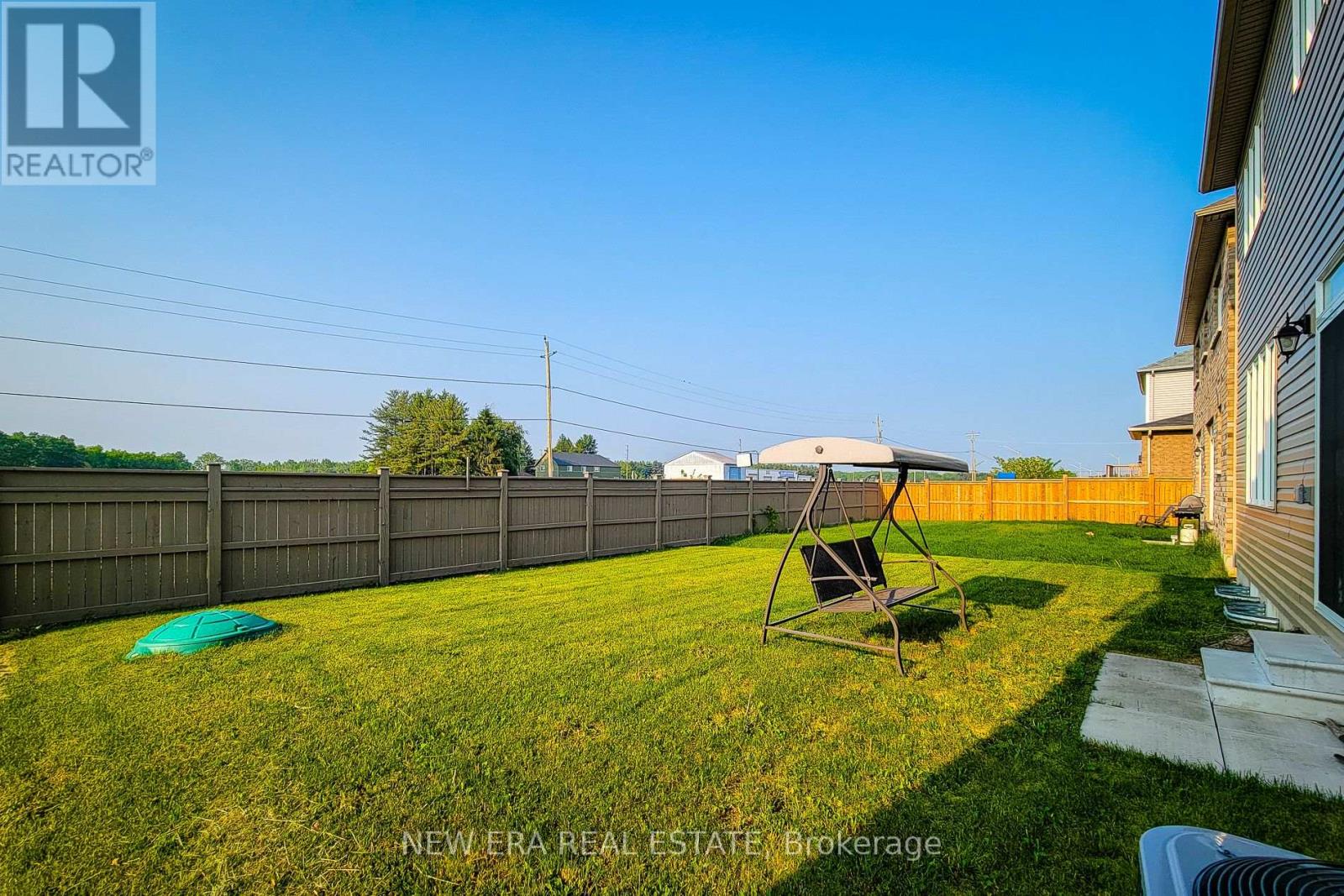 Photo 3 of 24 Esther Crescent, Thorold ON