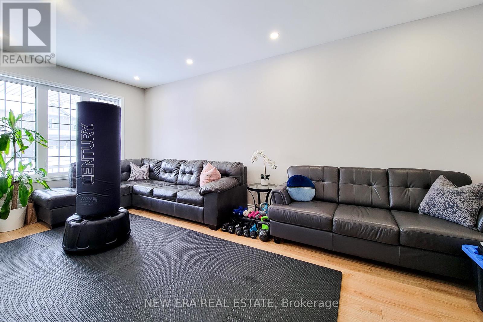 Photo 28 of 24 Esther Crescent, Thorold ON