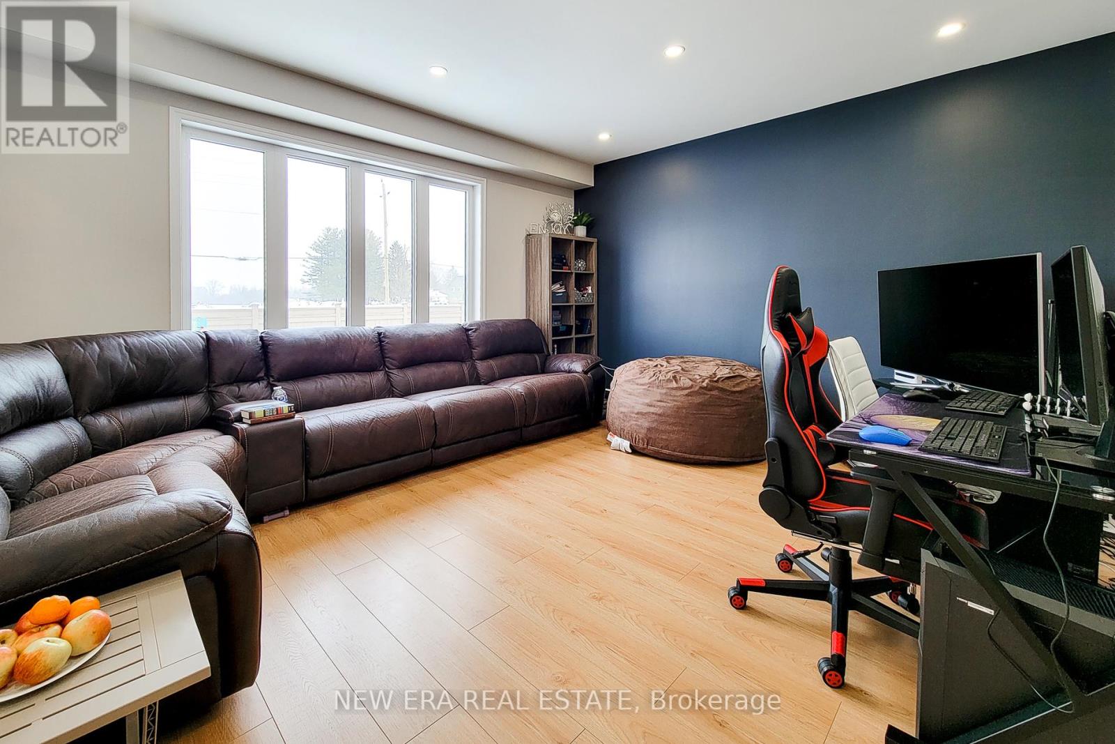 Photo 33 of 24 Esther Crescent, Thorold ON