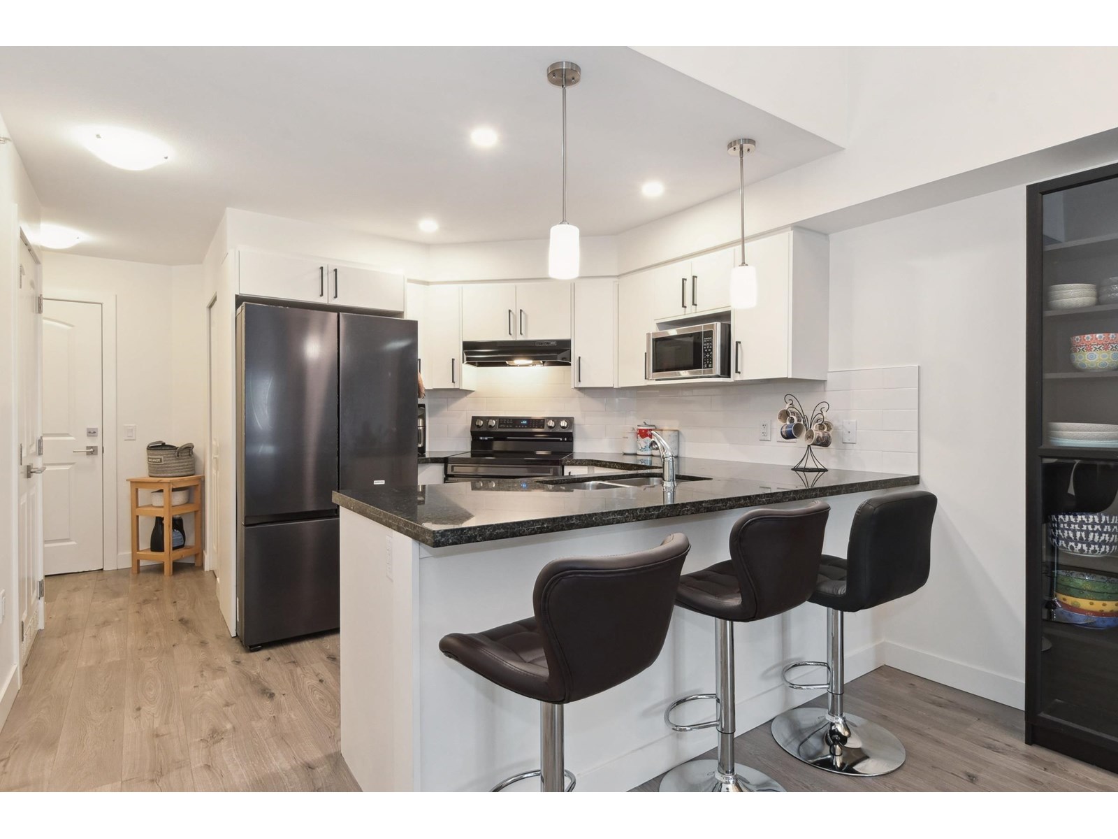 Photo 1 of 410 19730 56 Avenue, Langley BC