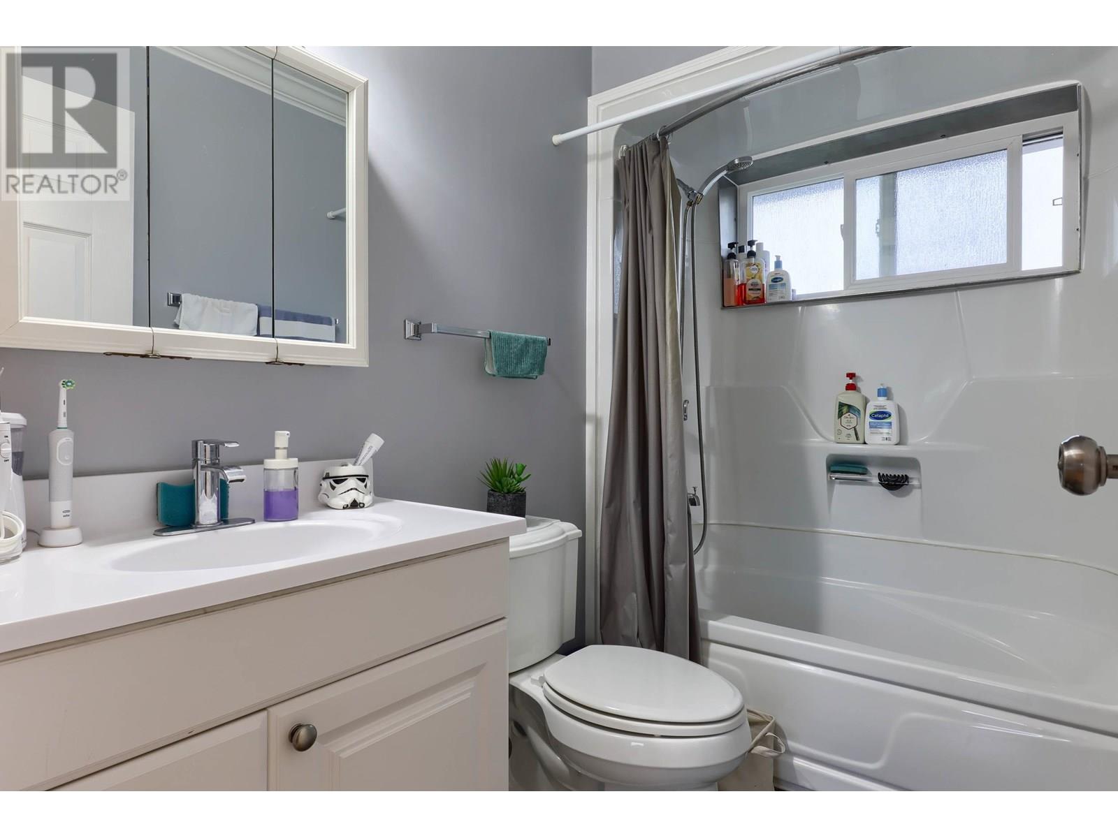 Photo 4 of 8800 Ashby Place, Richmond BC