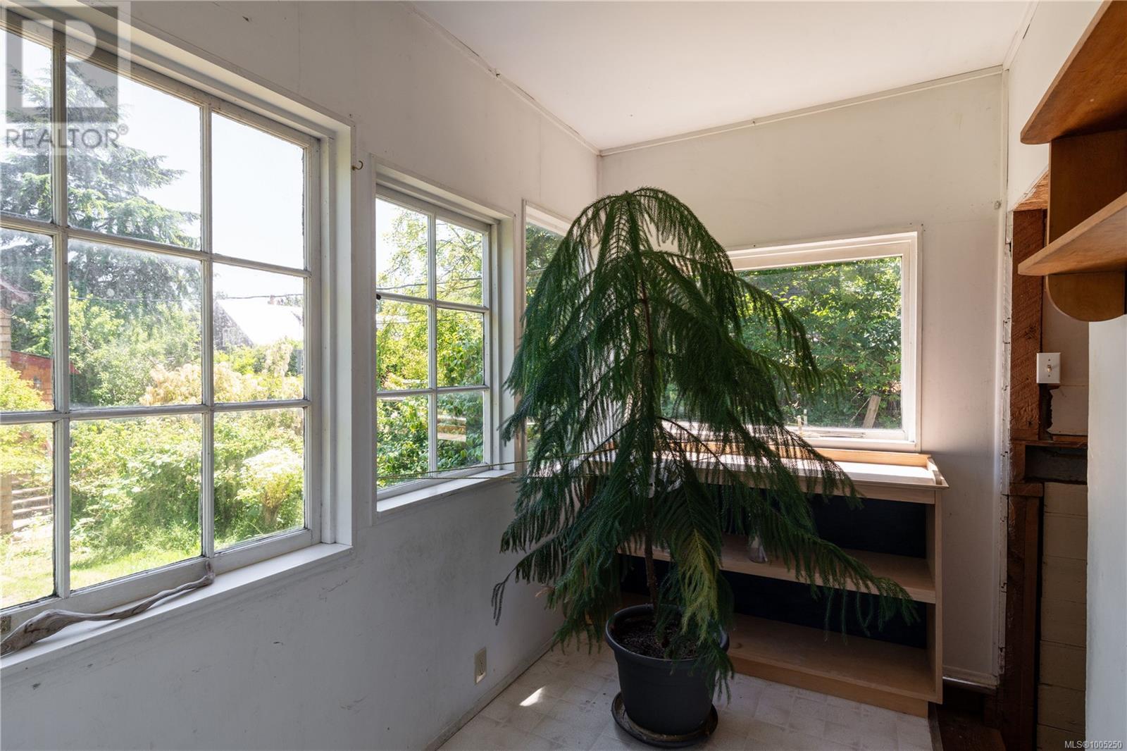  517 Victoria Avenue, Oak Bay