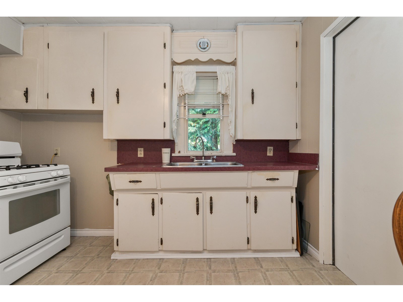 Photo 15 of 45728 Henderson Avenue Chilliwack Proper West, Chilliwack BC