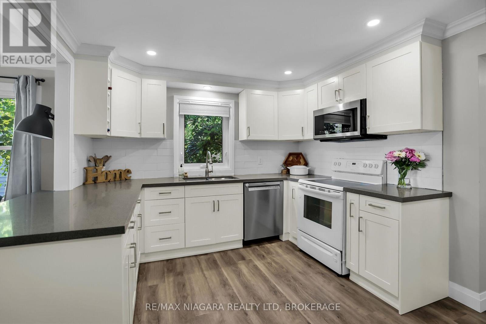 Photo 14 of 6253 Churchill Street, Niagara Falls ON
