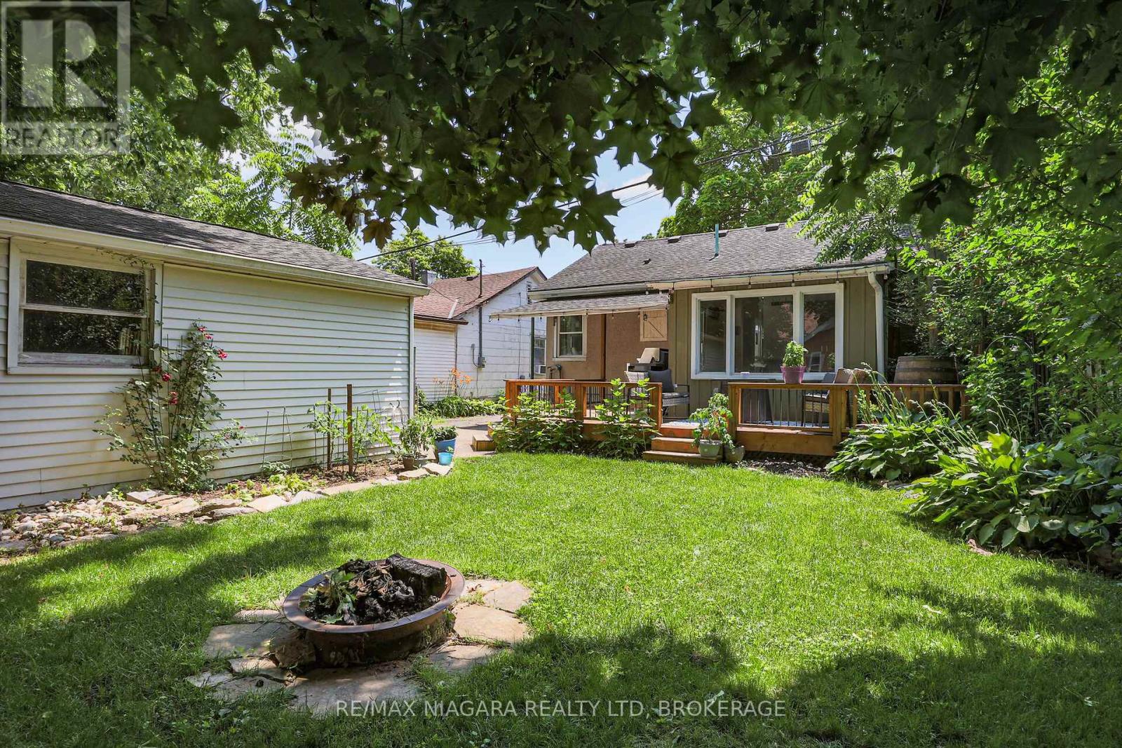 Photo 3 of 6253 Churchill Street, Niagara Falls ON