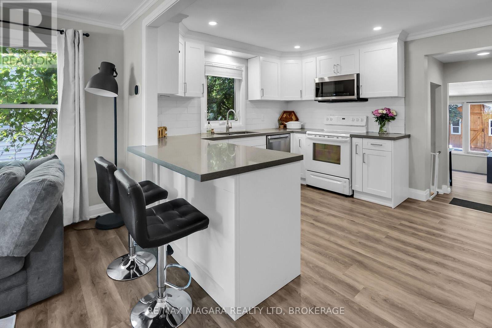 Photo 12 of 6253 Churchill Street, Niagara Falls ON