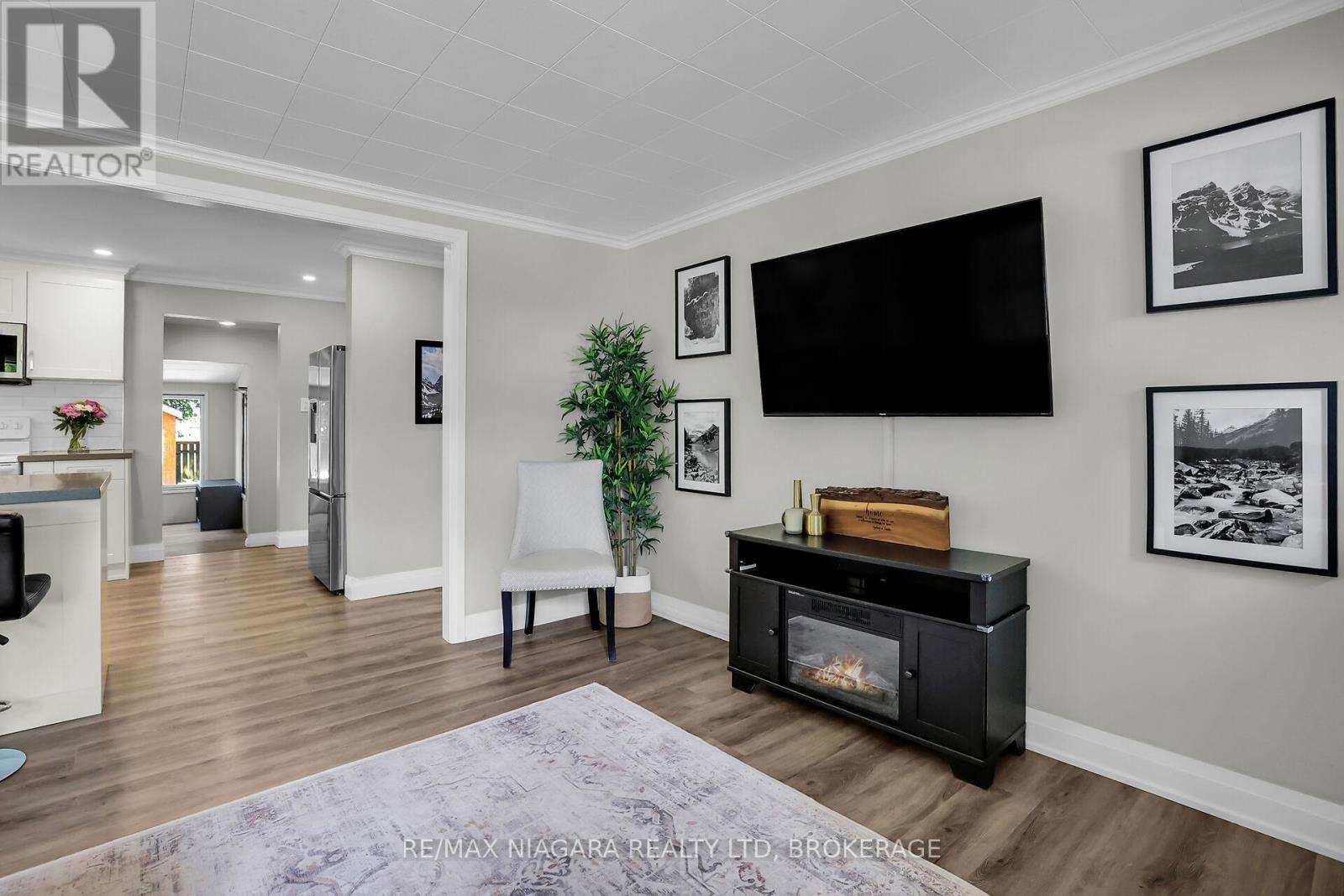 Photo 11 of 6253 Churchill Street, Niagara Falls ON