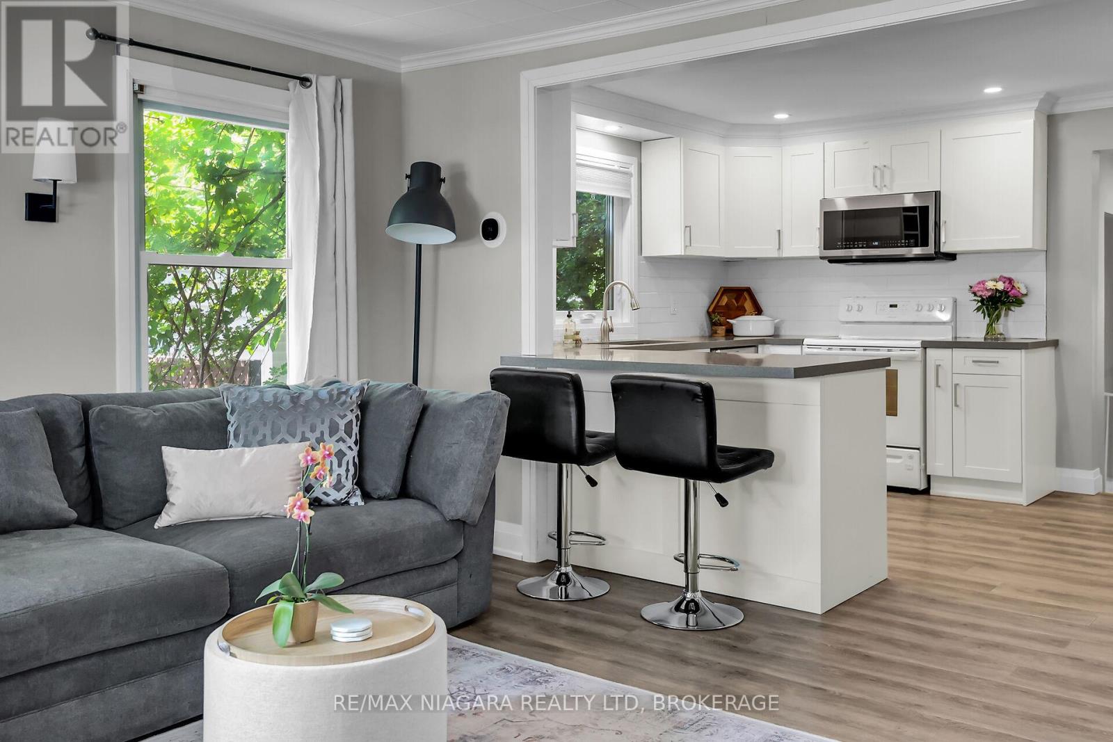 Photo 16 of 6253 Churchill Street, Niagara Falls ON
