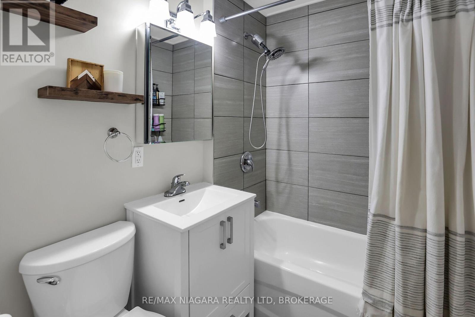 Photo 9 of 6253 Churchill Street, Niagara Falls ON