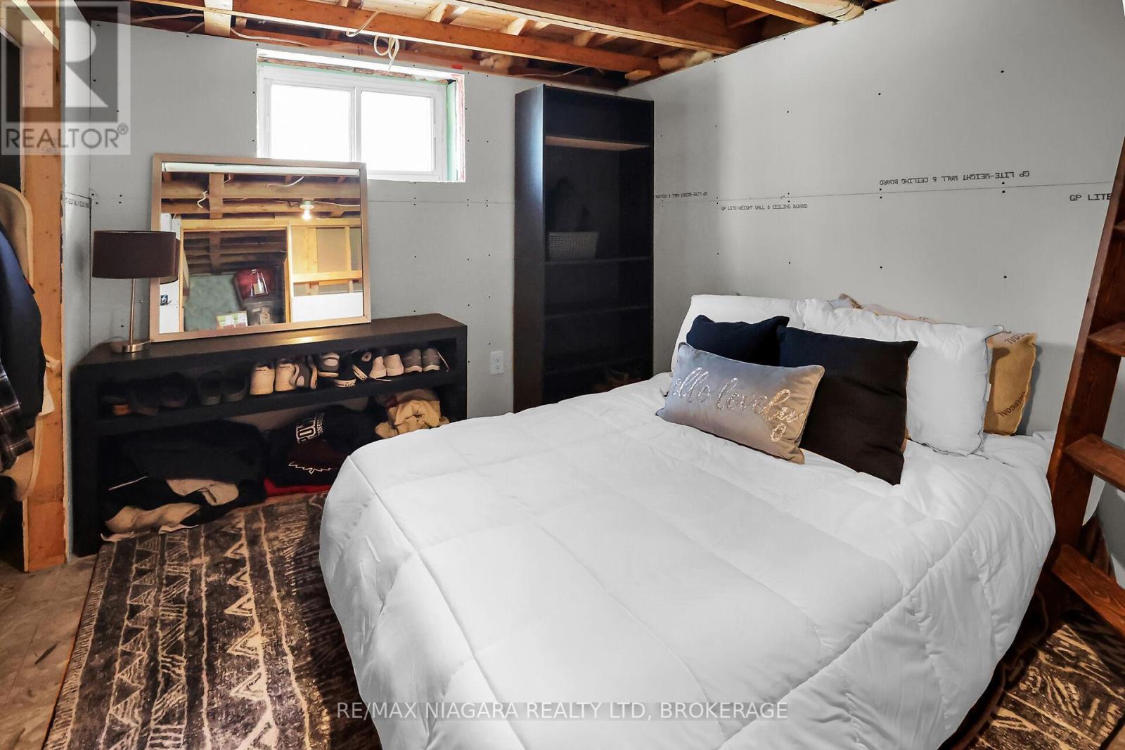 Photo 31 of 6253 Churchill Street, Niagara Falls ON