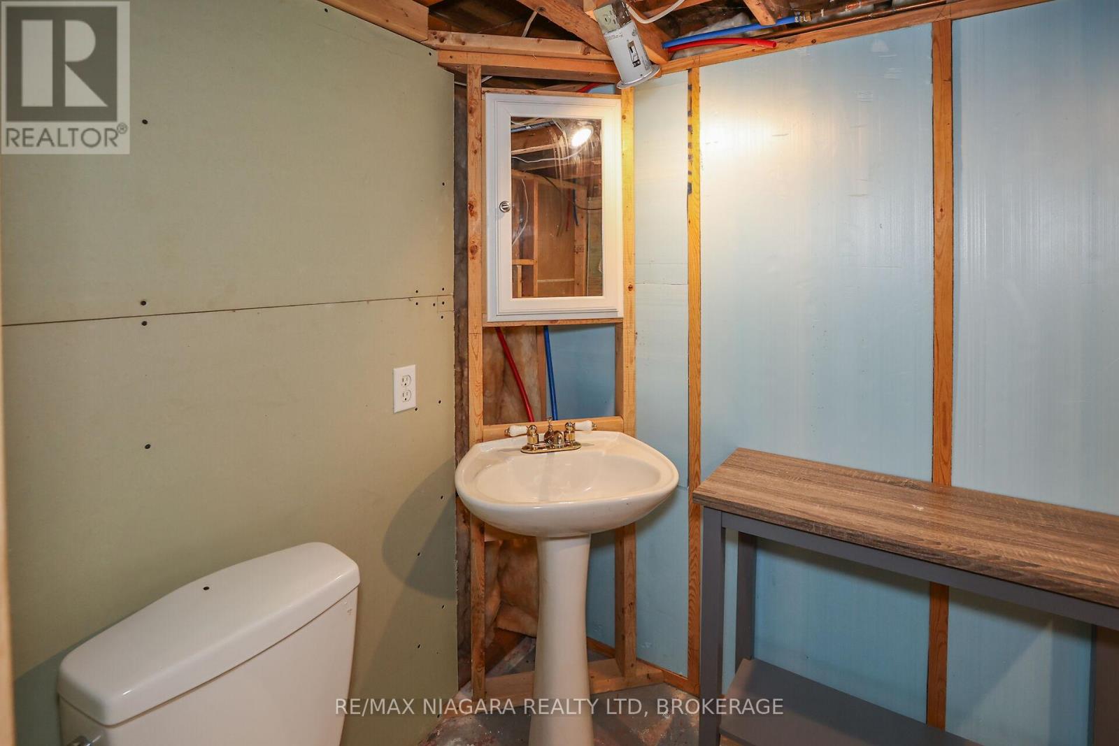 Photo 1 of 6253 Churchill Street, Niagara Falls ON