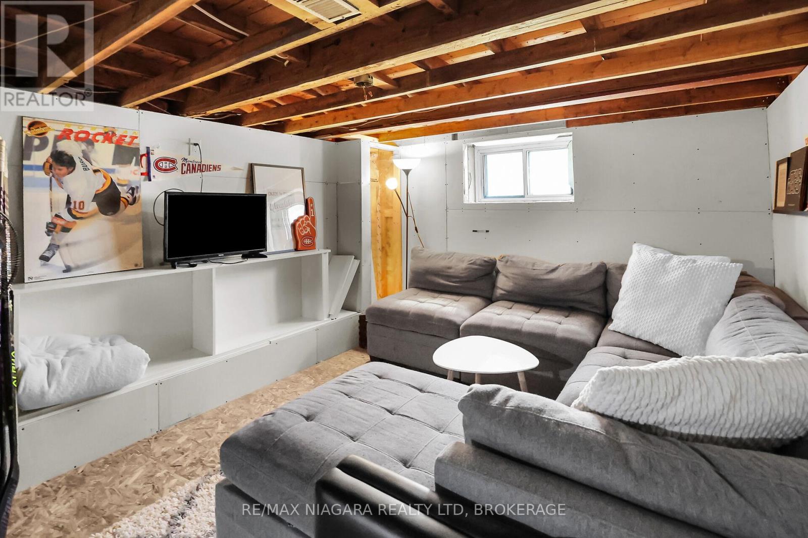 Photo 13 of 6253 Churchill Street, Niagara Falls ON