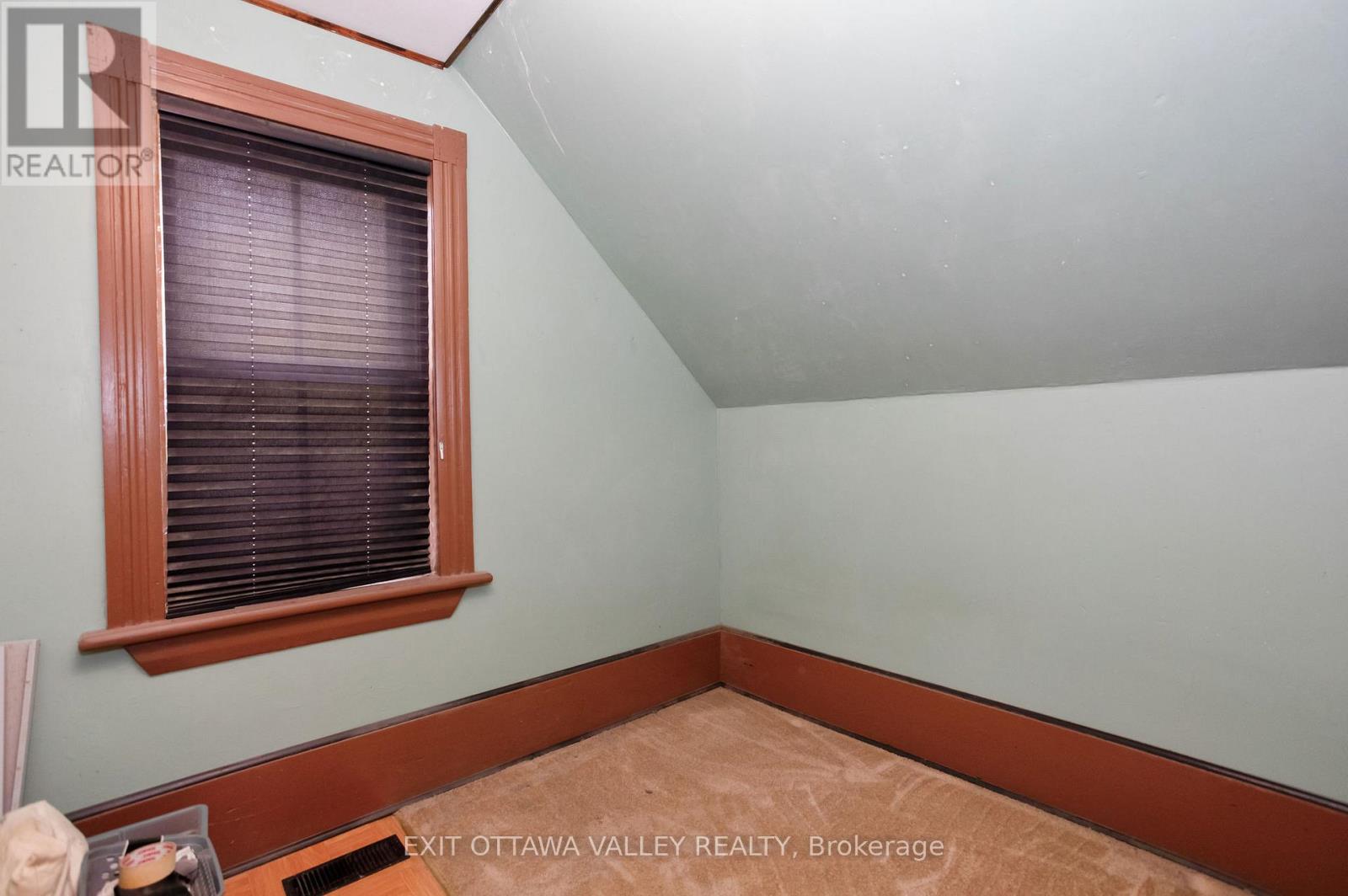 Photo 13 of 468 Moffat Street, Pembroke ON
