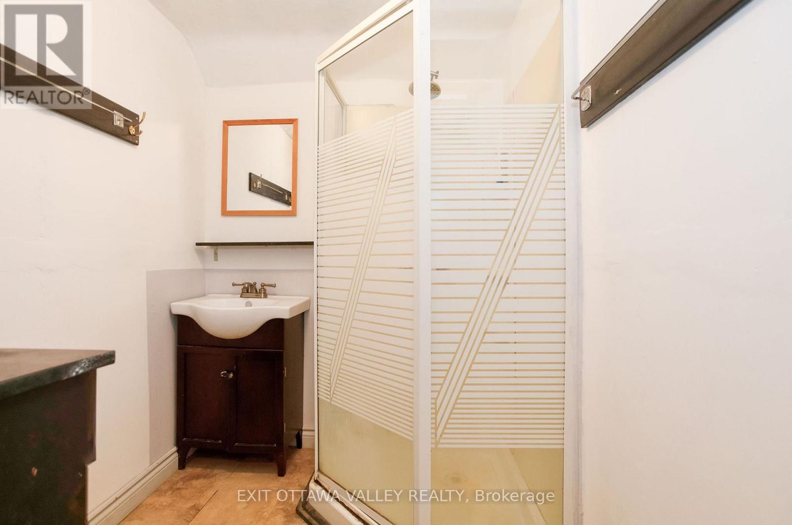 Photo 15 of 468 Moffat Street, Pembroke ON