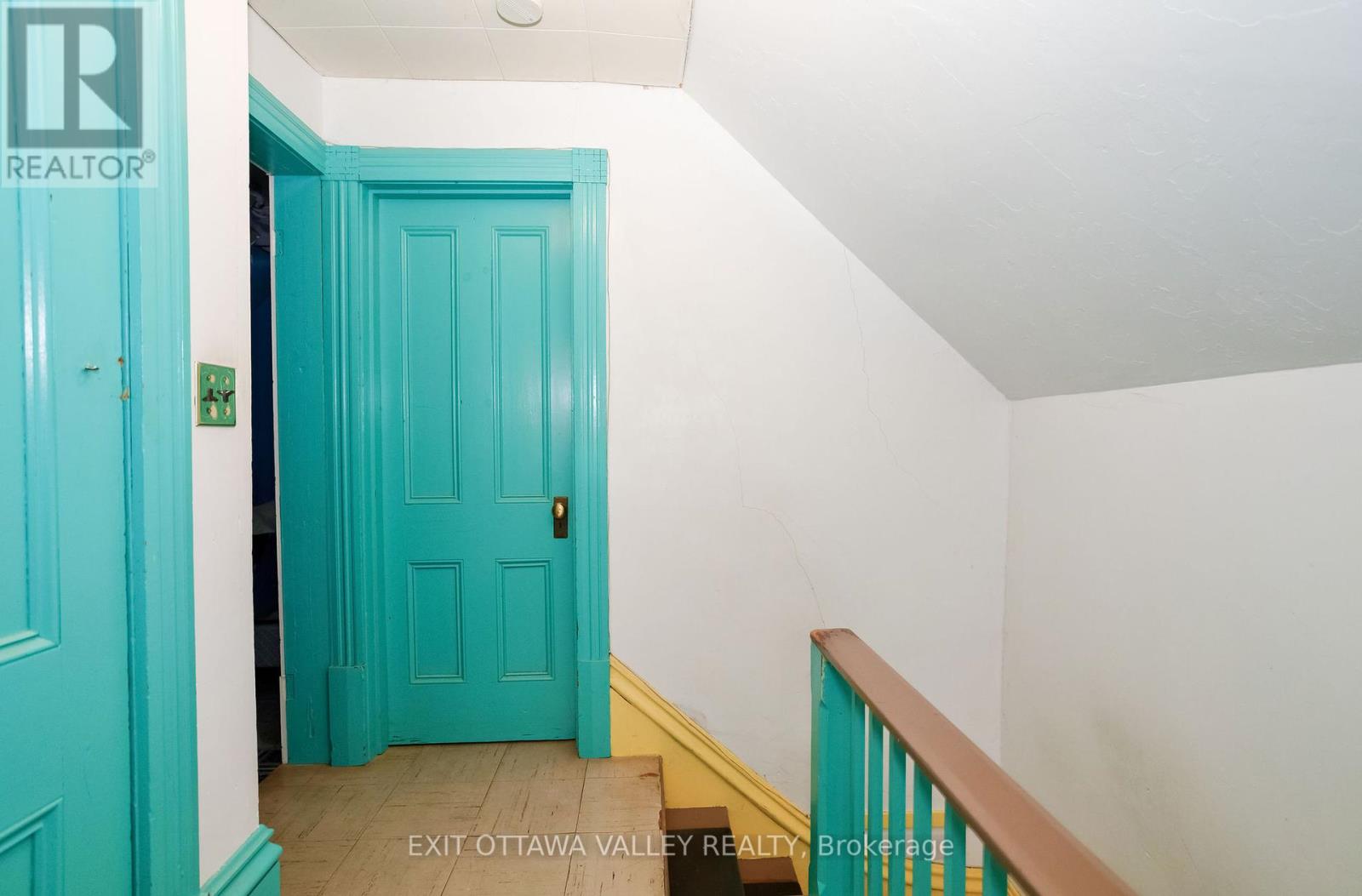 Photo 16 of 468 Moffat Street, Pembroke ON
