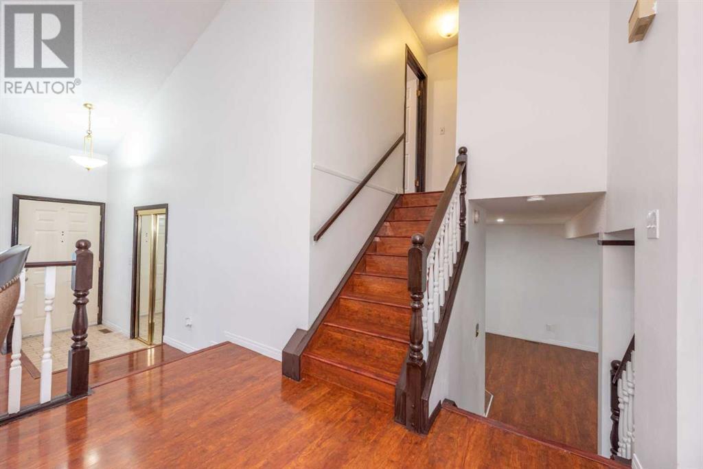 Single Family House 4 Level for Sale in  Riverglen Place SE Riverbend Calgary 