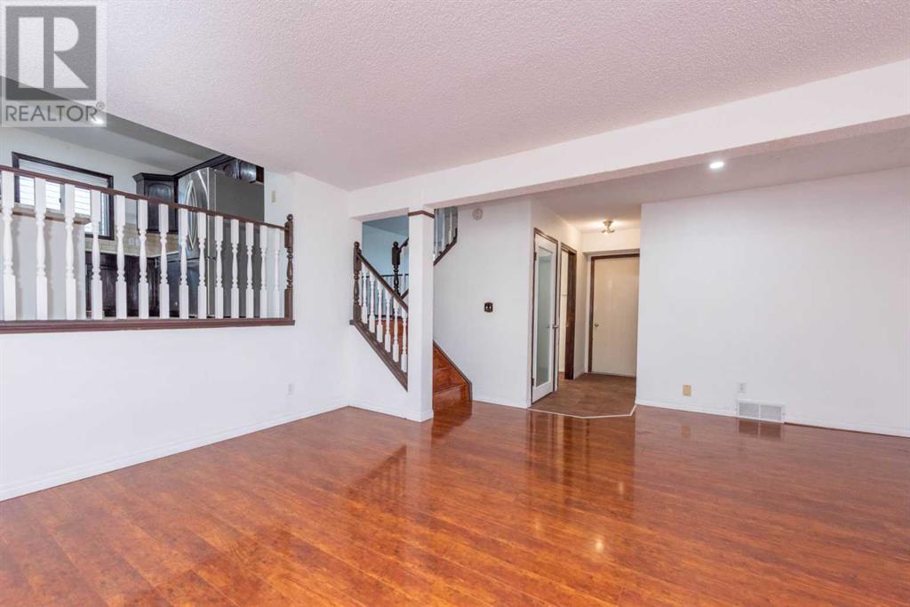 Single Family House 4 Level for Sale in  Riverglen Place SE Riverbend Calgary 