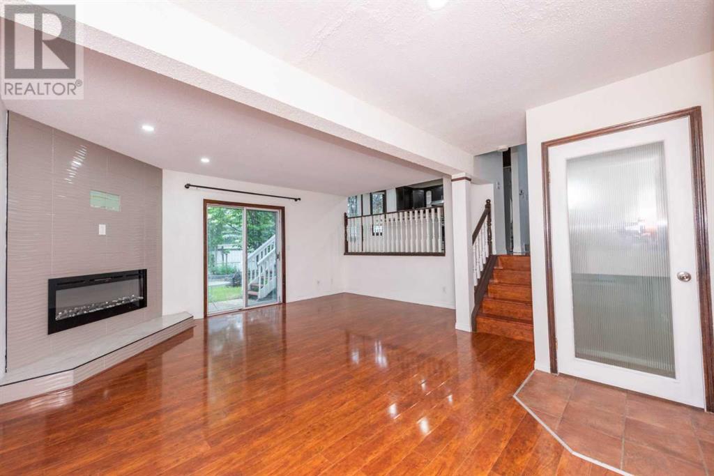 Single Family House 4 Level for Sale in  Riverglen Place SE Riverbend Calgary 