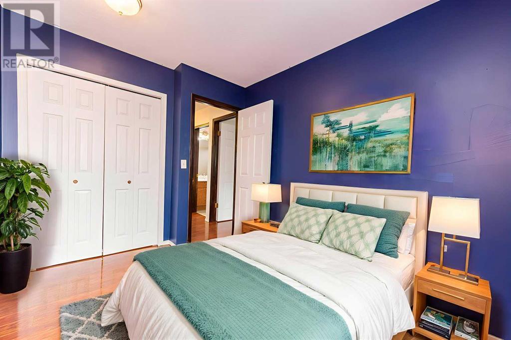 Single Family House 4 Level for Sale in  Riverglen Place SE Riverbend Calgary 