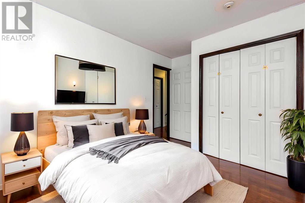 Single Family House 4 Level for Sale in  Riverglen Place SE Riverbend Calgary 