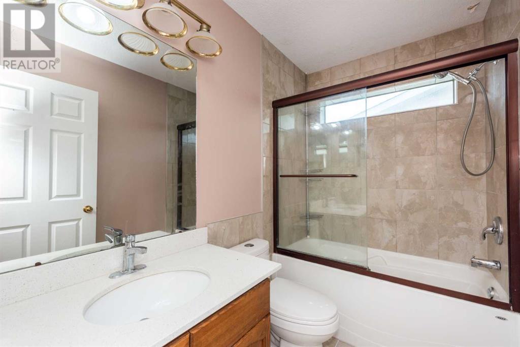 Single Family House 4 Level for Sale in  Riverglen Place SE Riverbend Calgary 