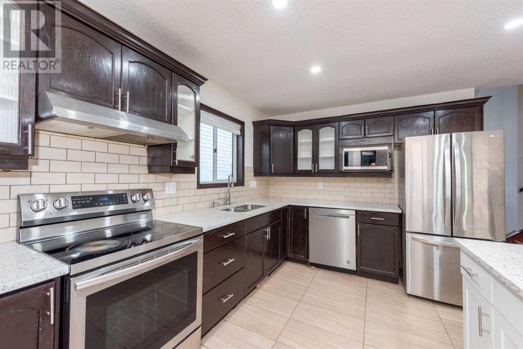 Single Family House 4 Level for Sale in  Riverglen Place SE Riverbend Calgary 