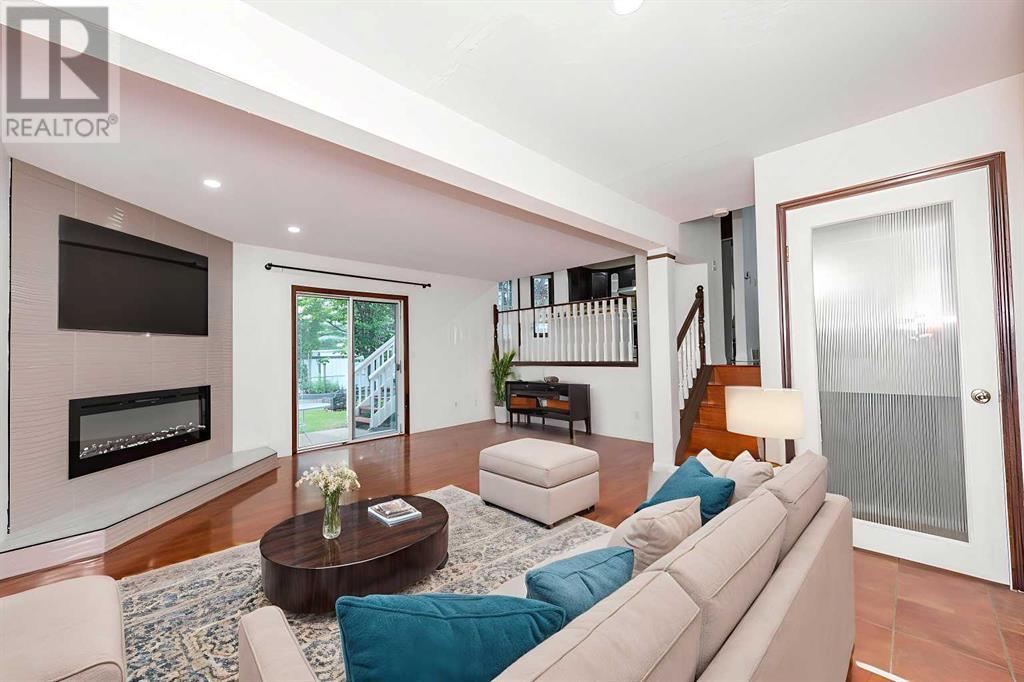 Single Family House 4 Level for Sale in  Riverglen Place SE Riverbend Calgary 
