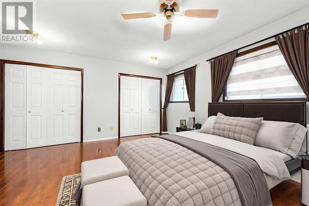 Single Family House 4 Level for Sale in  Riverglen Place SE Riverbend Calgary 
