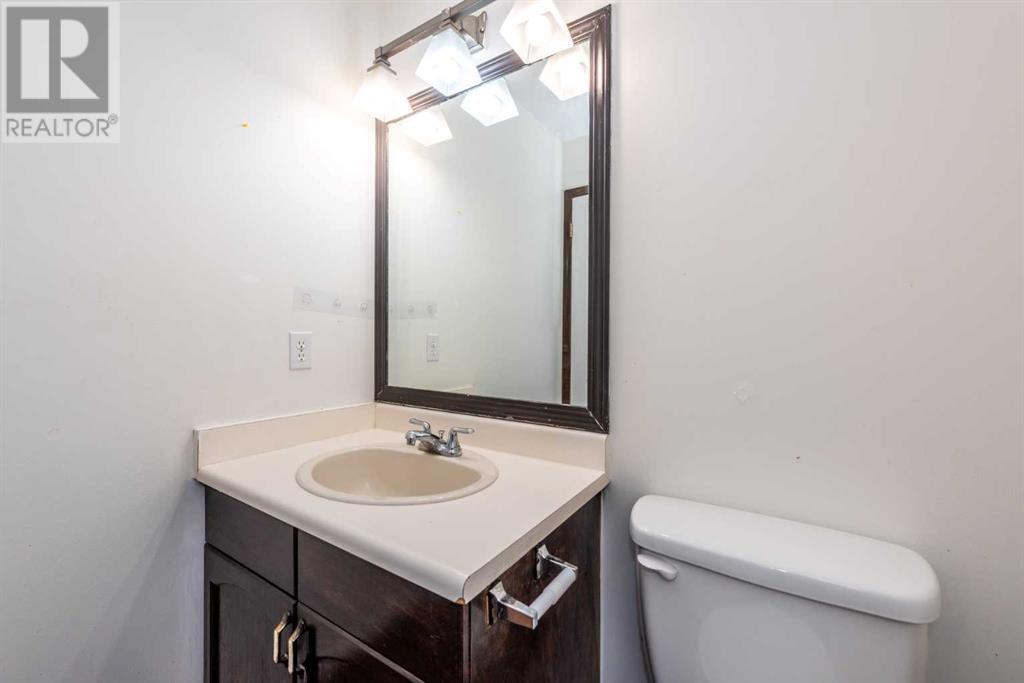 Single Family House 4 Level for Sale in  Riverglen Place SE Riverbend Calgary 