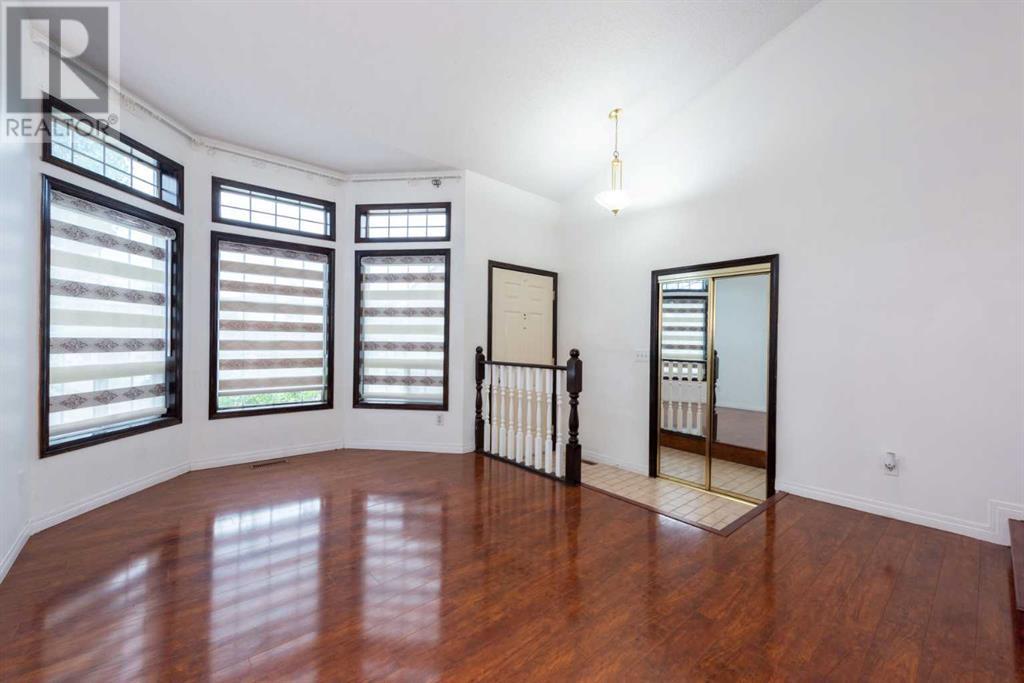 Single Family House 4 Level for Sale in  Riverglen Place SE Riverbend Calgary 