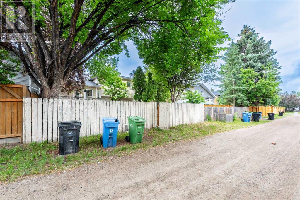 Single Family House 4 Level for Sale in  Riverglen Place SE Riverbend Calgary 