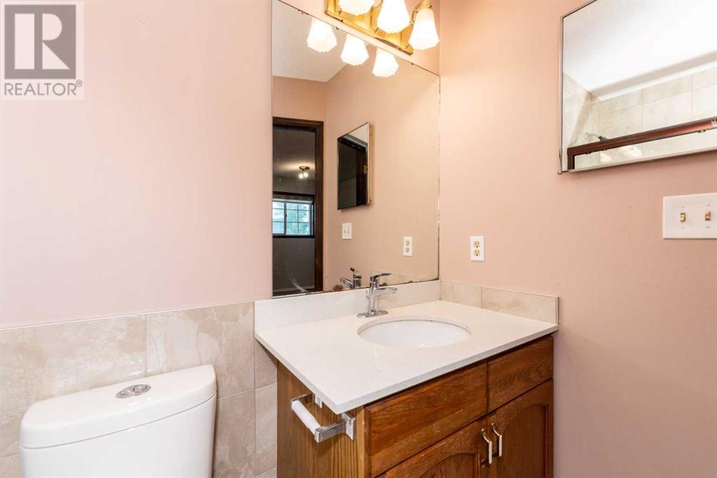 Single Family House 4 Level for Sale in  Riverglen Place SE Riverbend Calgary 