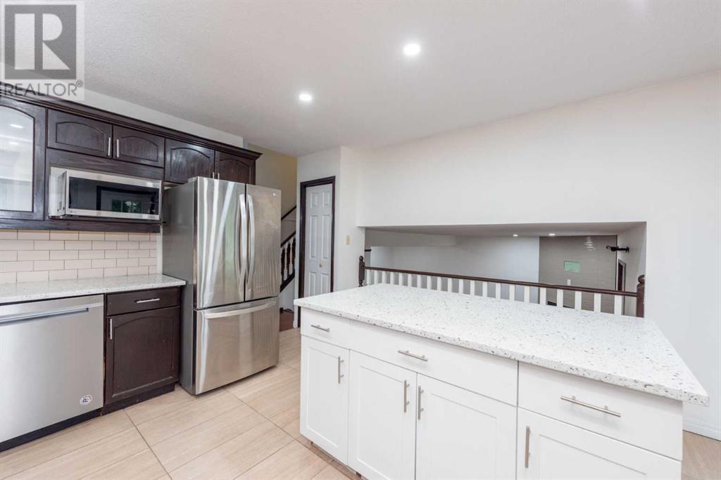 Single Family House 4 Level for Sale in  Riverglen Place SE Riverbend Calgary 