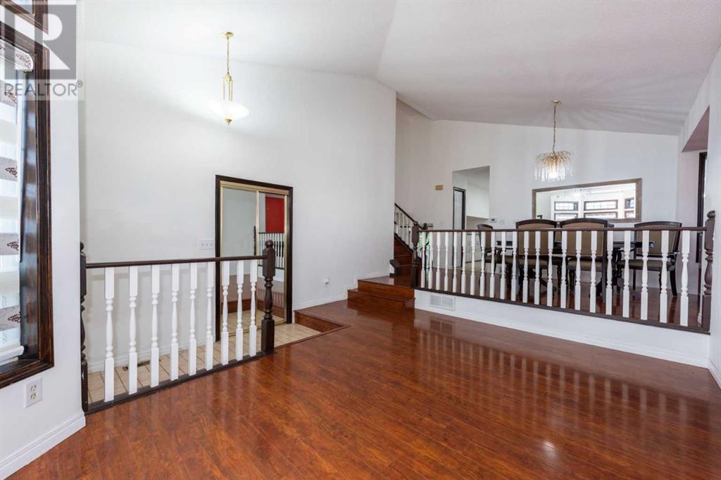 Single Family House 4 Level for Sale in  Riverglen Place SE Riverbend Calgary 